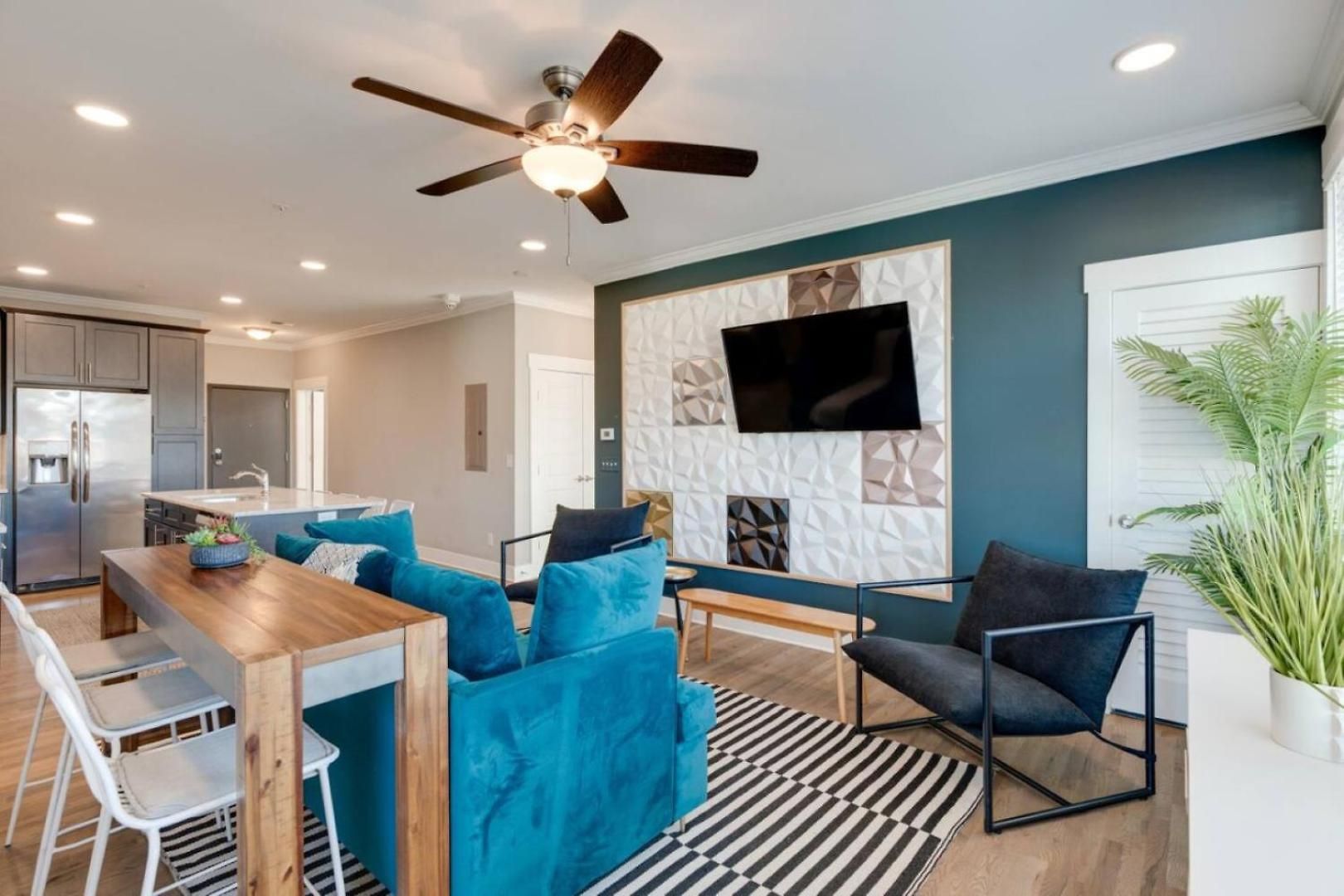Stunning Nations Minutes From Broadway Apartment *