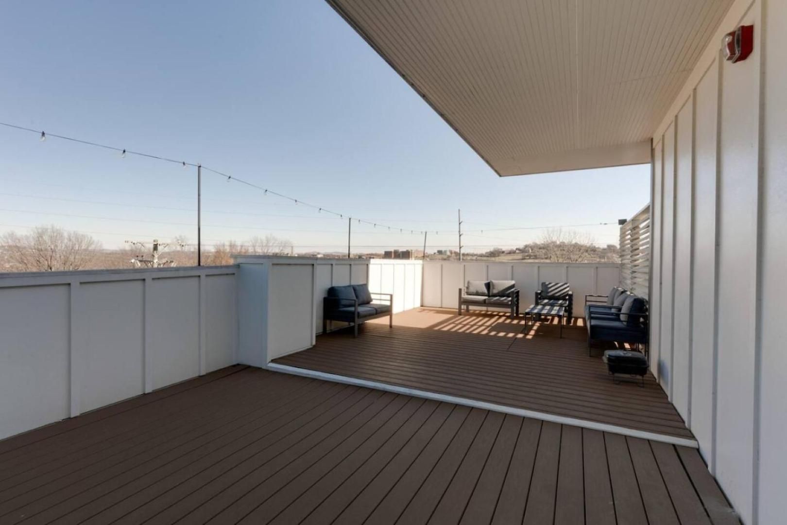 Stunning Nations Minutes From Broadway Apartment