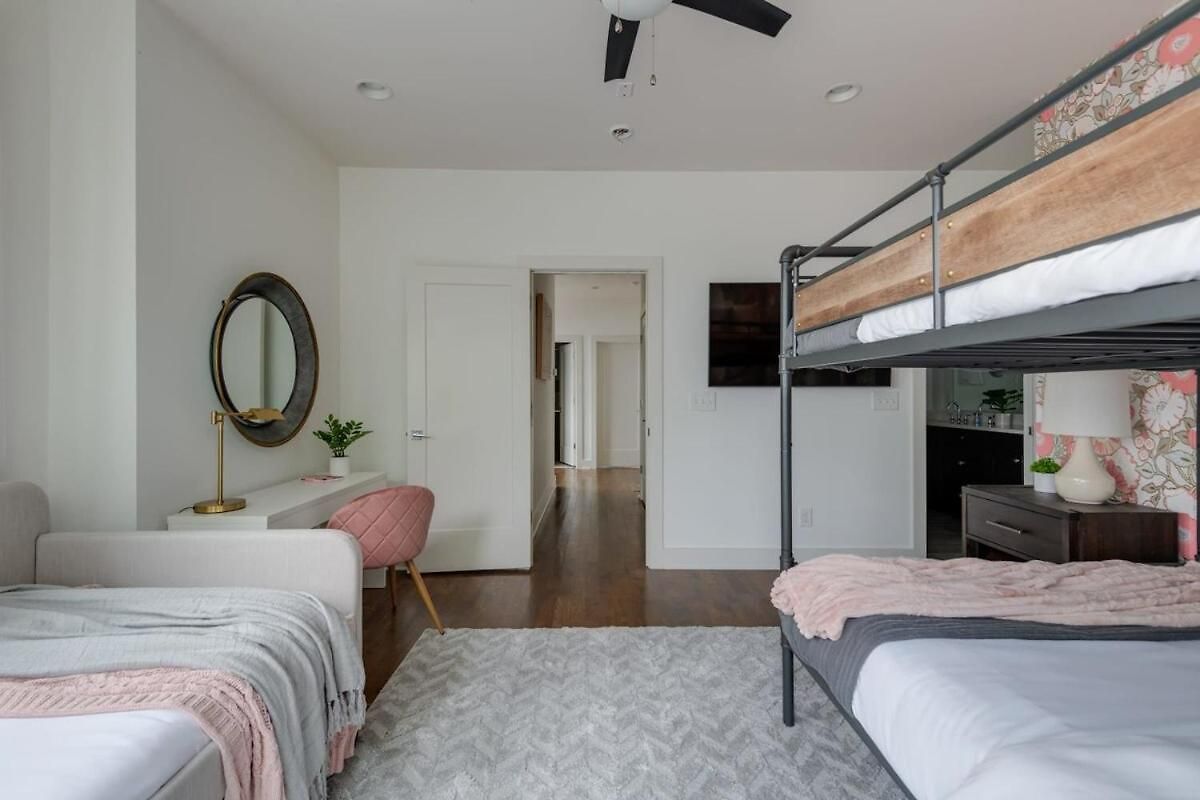 The Harper House - Beautifully Designed, Rooftop