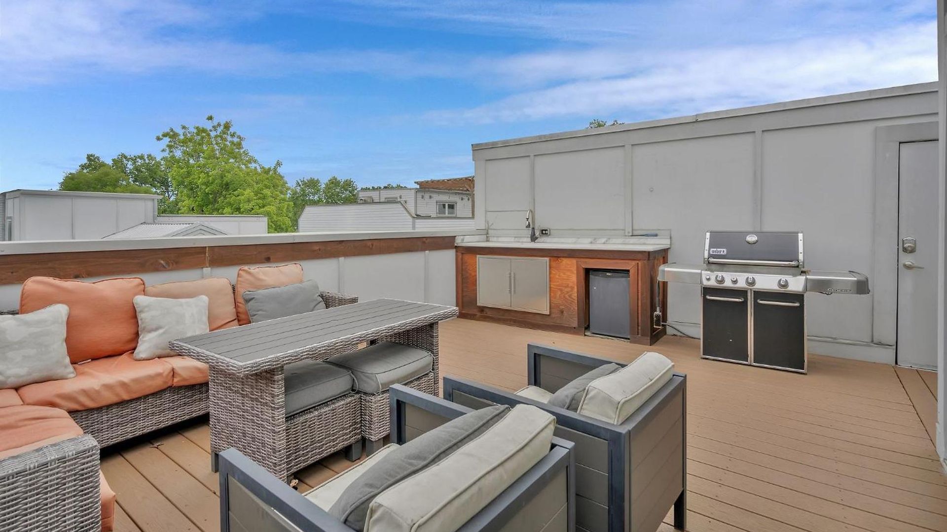 Lux East Nash-hot Tub & Rooftop Patio *