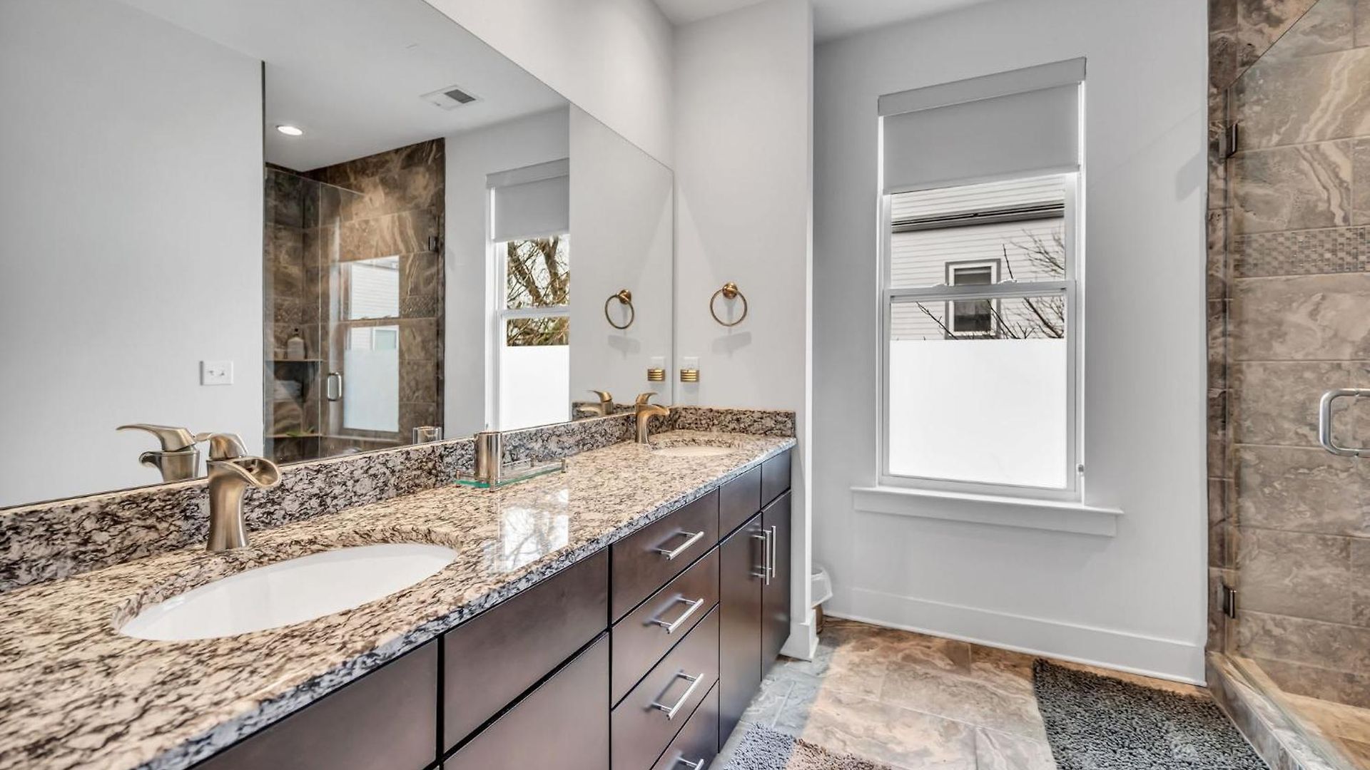 Lux East Nash-hot Tub & Rooftop Patio Holiday home