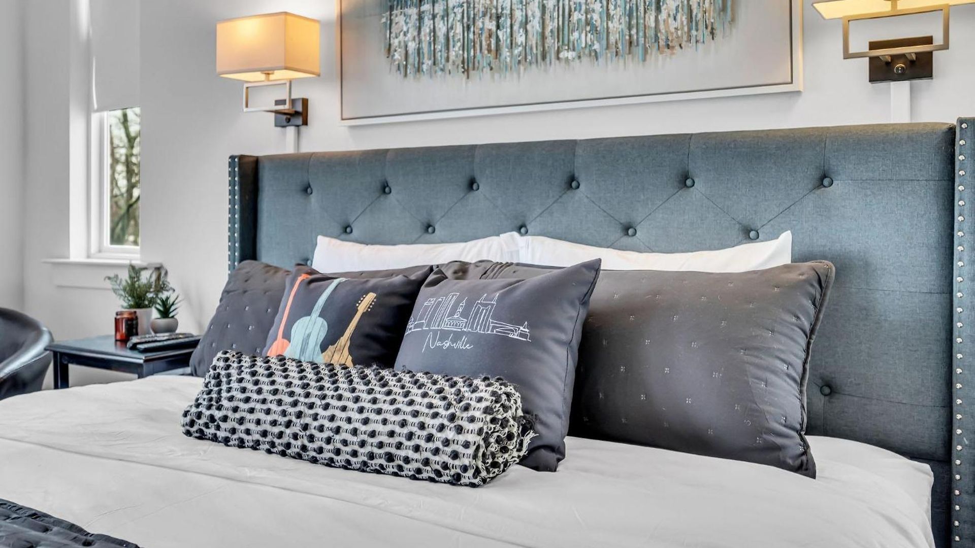 Lux East Nash-hot Tub & Rooftop Patio Holiday home *
