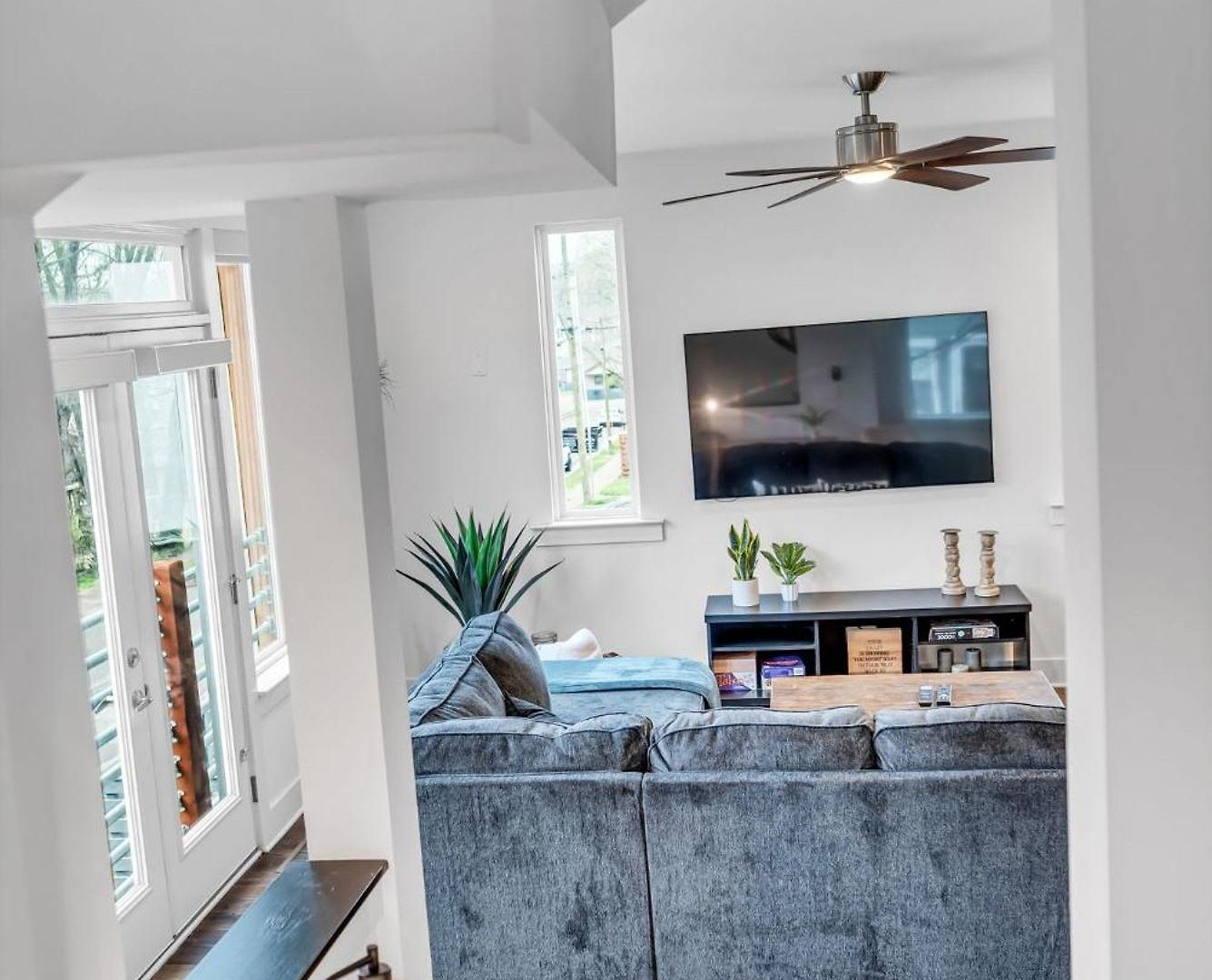 Lux East Nash-hot Tub & Rooftop Patio Holiday home