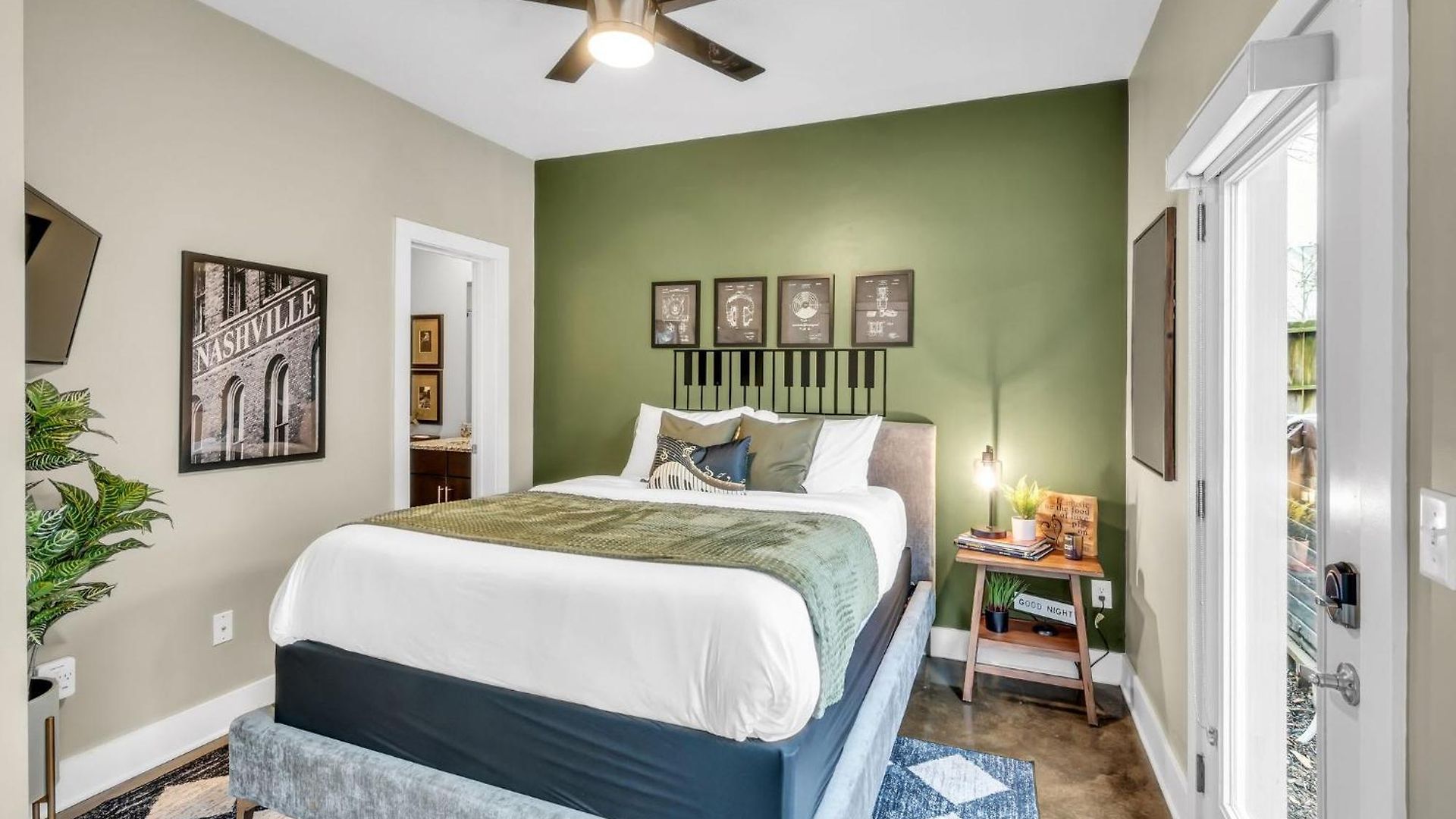Lux East Nash-hot Tub & Rooftop Patio