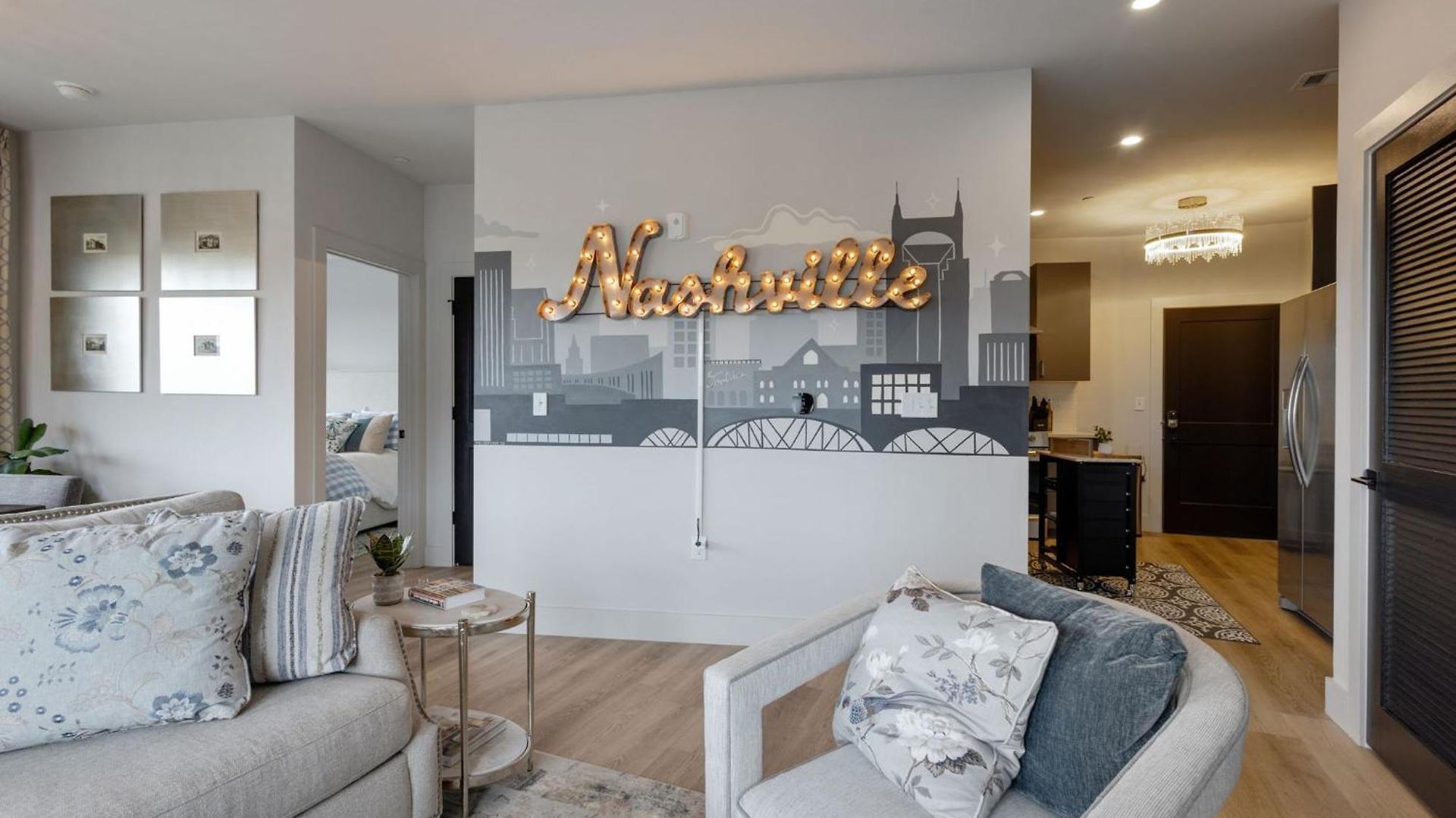 Elegant Corner Penthouse With Private Balcony, Skyline Views, Pool, And Gym * Nashville