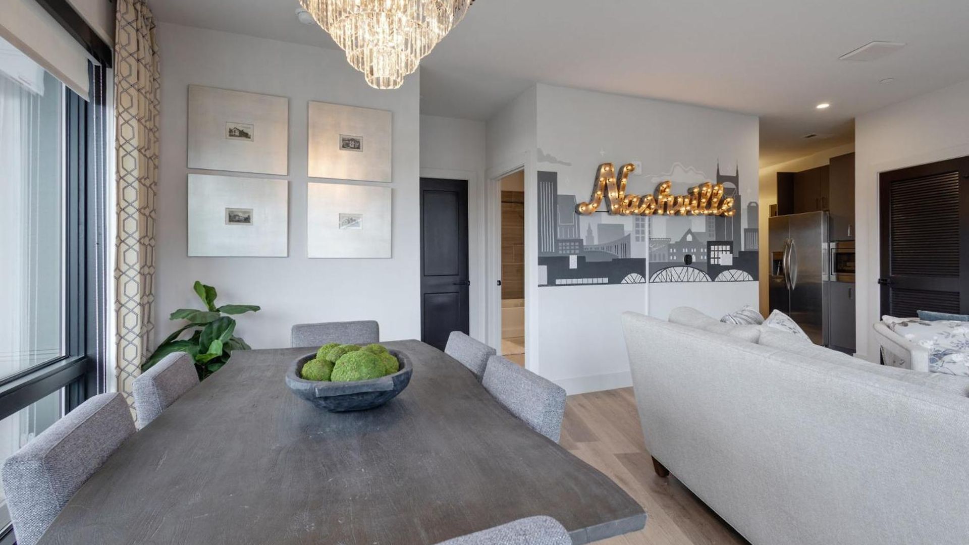 Apartment Elegant Corner Penthouse With Private Balcony, Skyline Views, Pool, And Gym Nashville