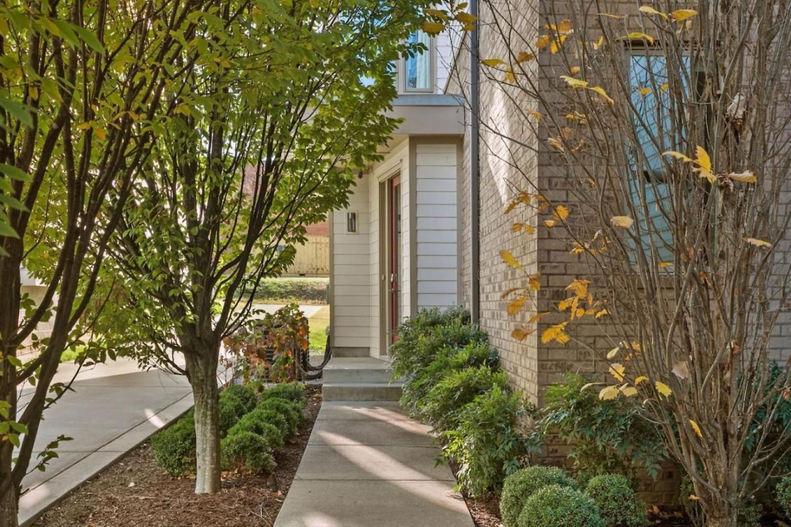 Downtown W Rooftop Deck 4 Bedrooms 3 Baths * Nashville