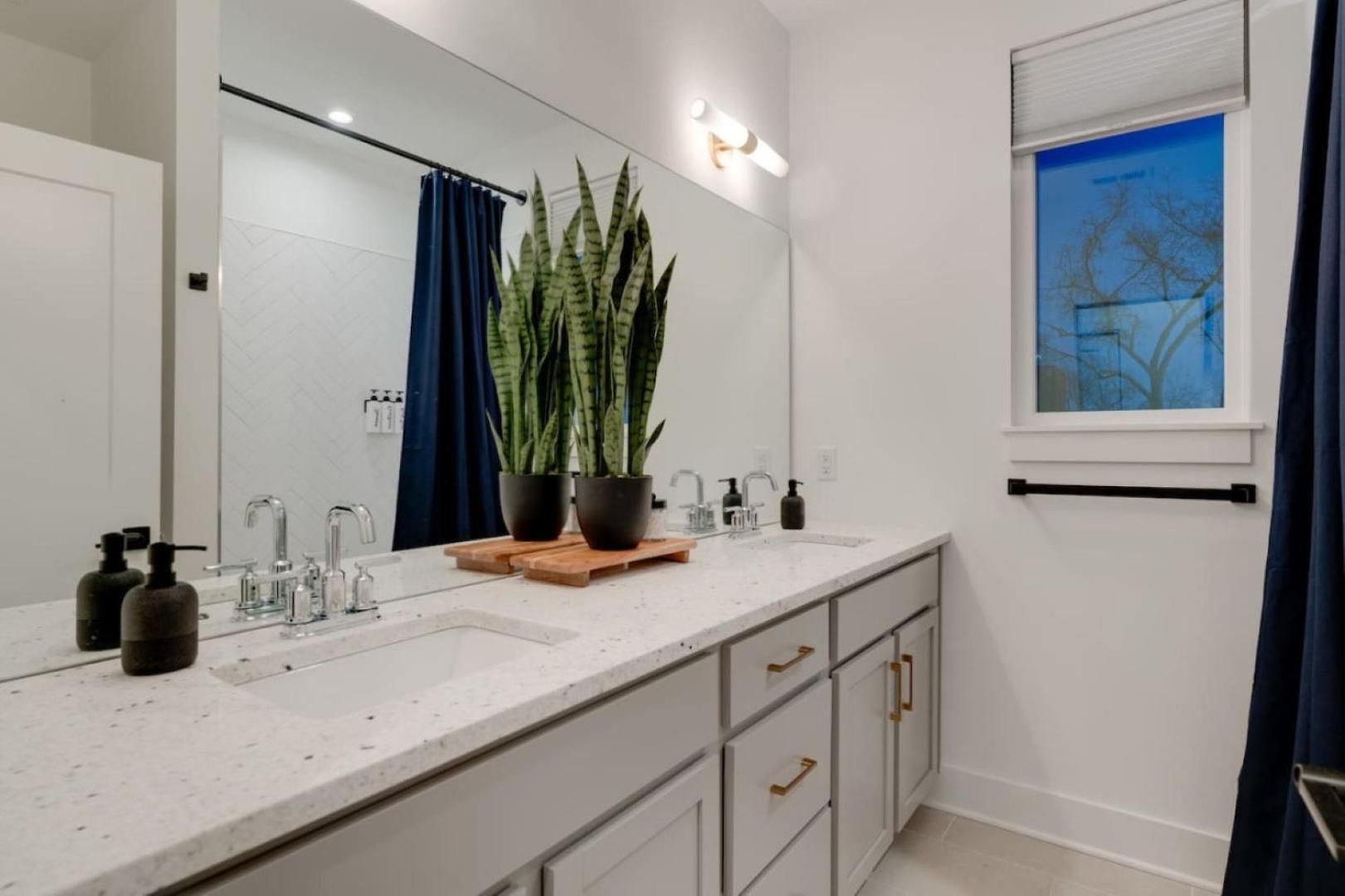 Luxury With Stunning Rooftop Views! Nashville