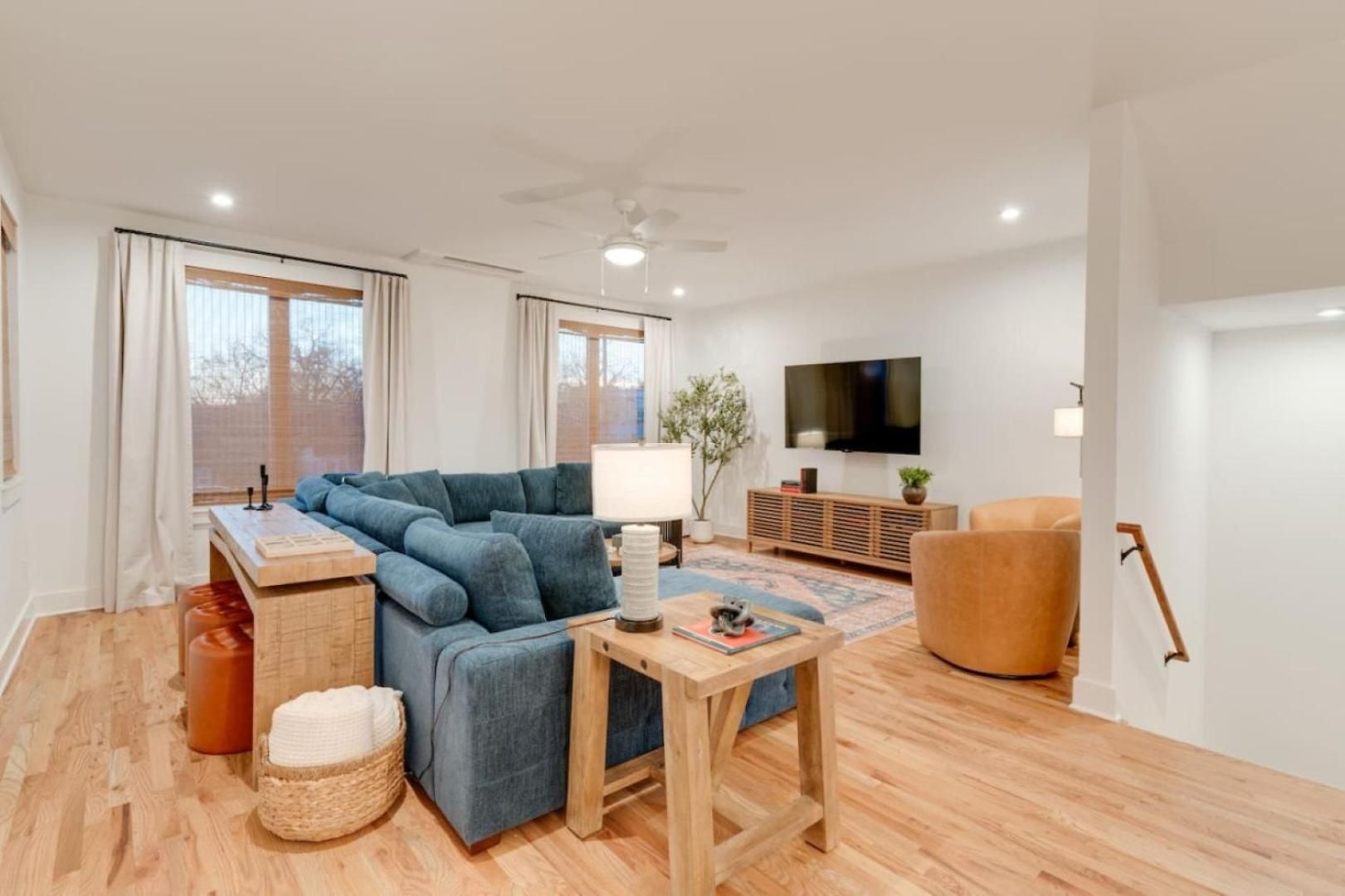 Apartment Luxury With Stunning Rooftop Views! *