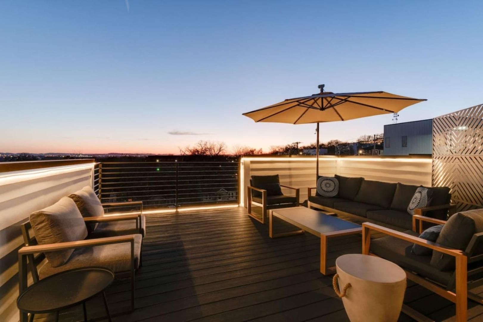 Luxury With Stunning Rooftop Views! Nashville