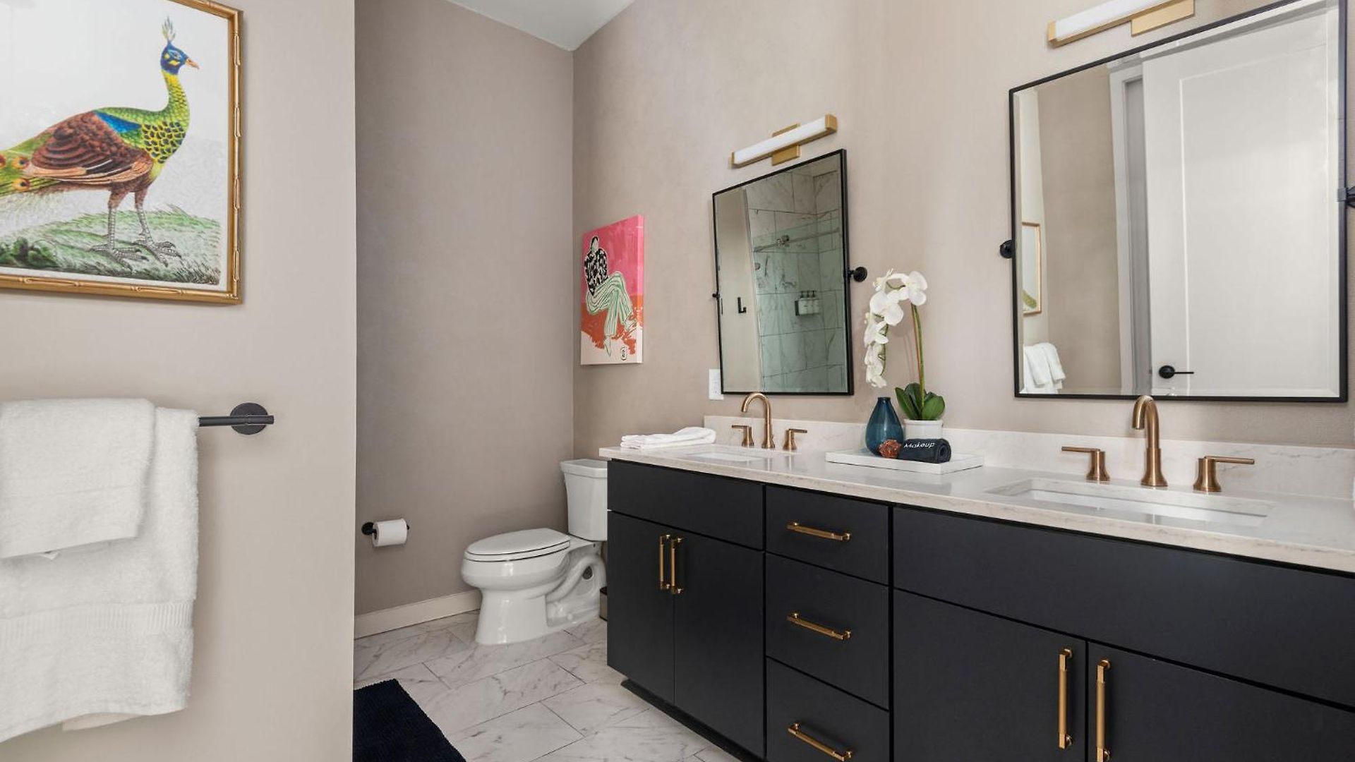 The Crescendo - On Music Row Apartment *