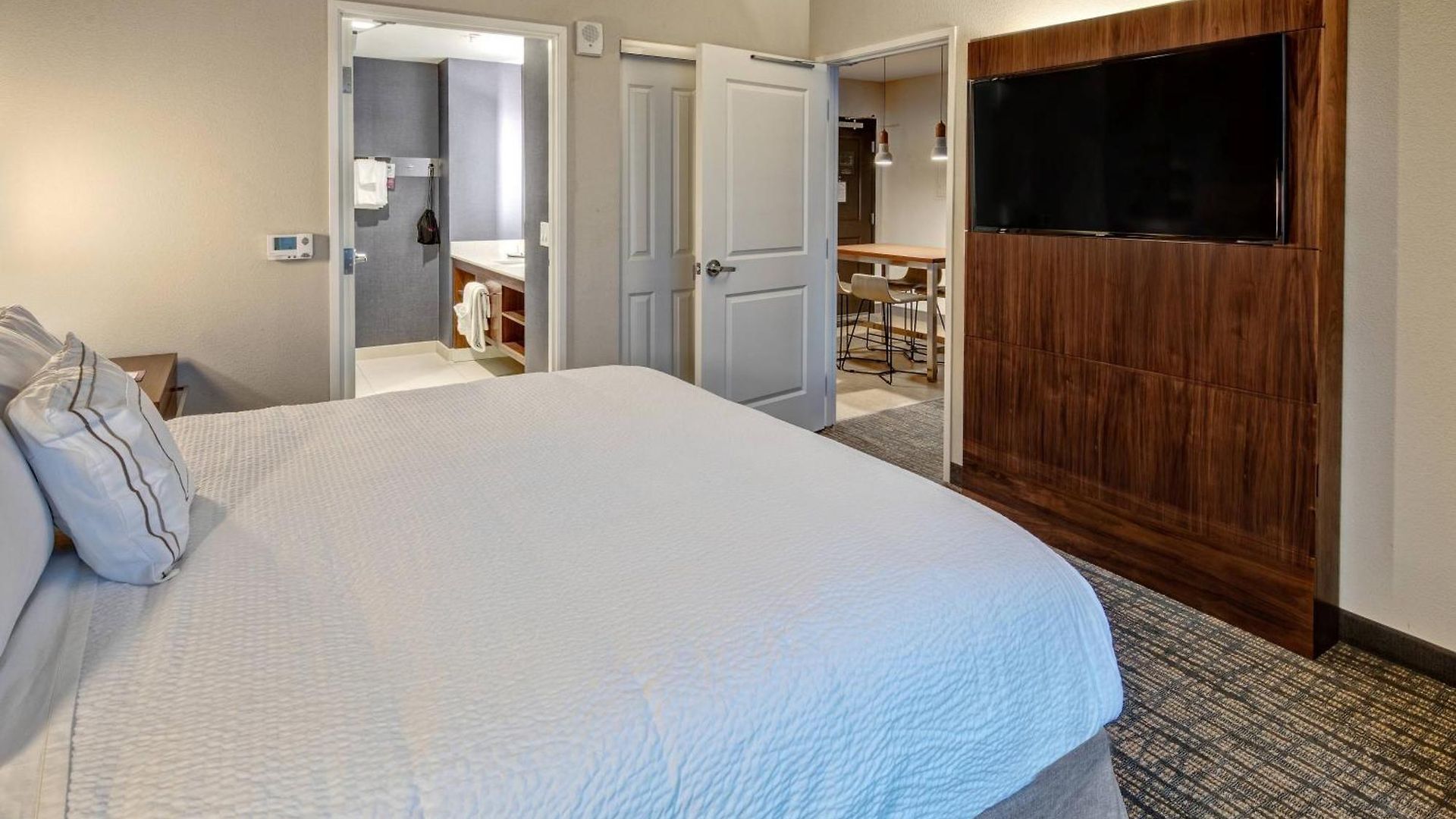 Hotel By Marriott Hills