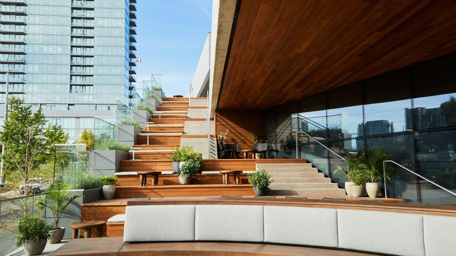 W Hotel 5*