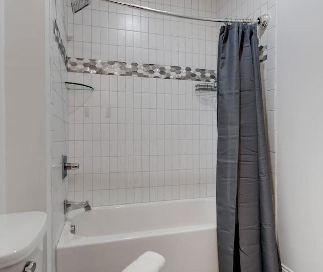 Elegant Townhouse Near Broadway *