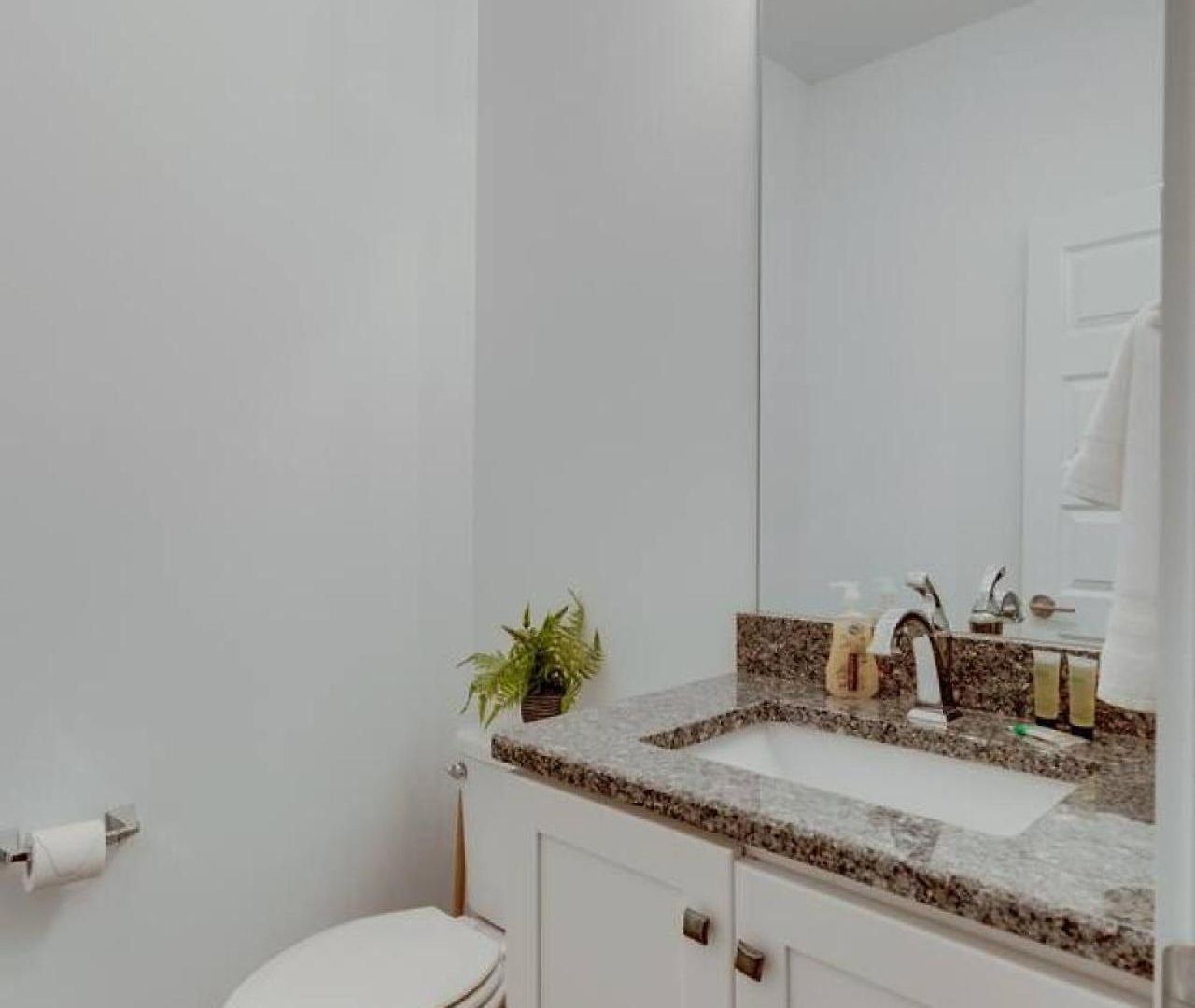 Elegant Townhouse Near Broadway *
