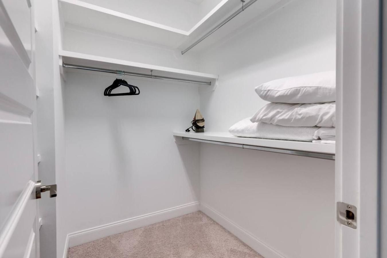 Elegant Townhouse Near Broadway *