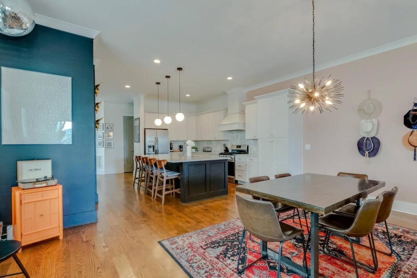 Spectacular Vibes - 5 Stars - Giant Covered Patio *