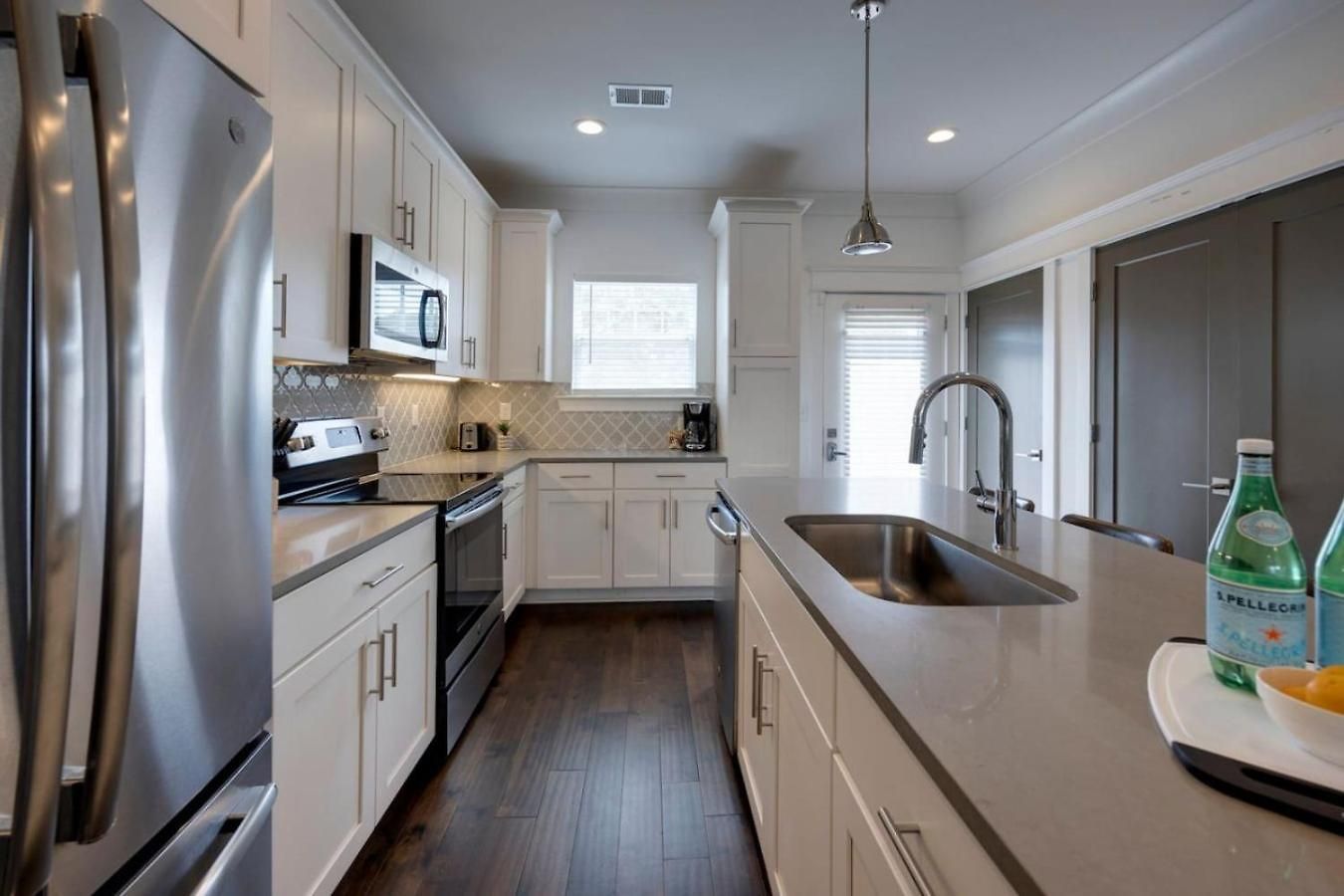 Holiday home Minutes To Broadway Stylish Gated Townhome *
