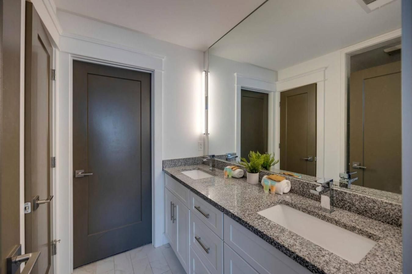 Holiday home Minutes To Broadway Unwind In Style *
