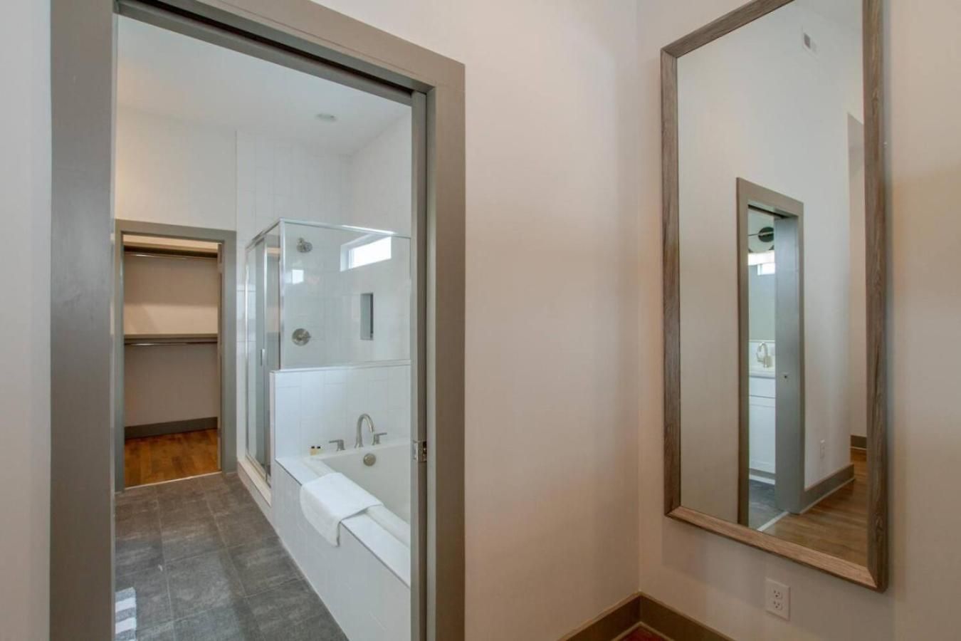 Beautiful Luxury Downtown Private Roofdeck Holiday home