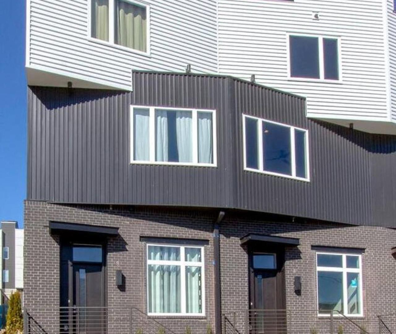 Beautiful West Rooftop Deck Holiday home *