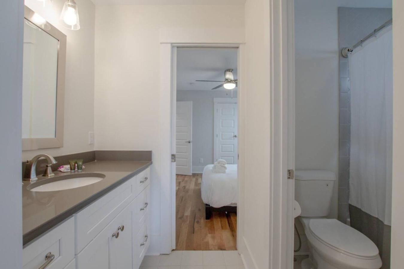 Holiday home East Nash Luxury Four Bedrooms Huge Rooftop Patio *
