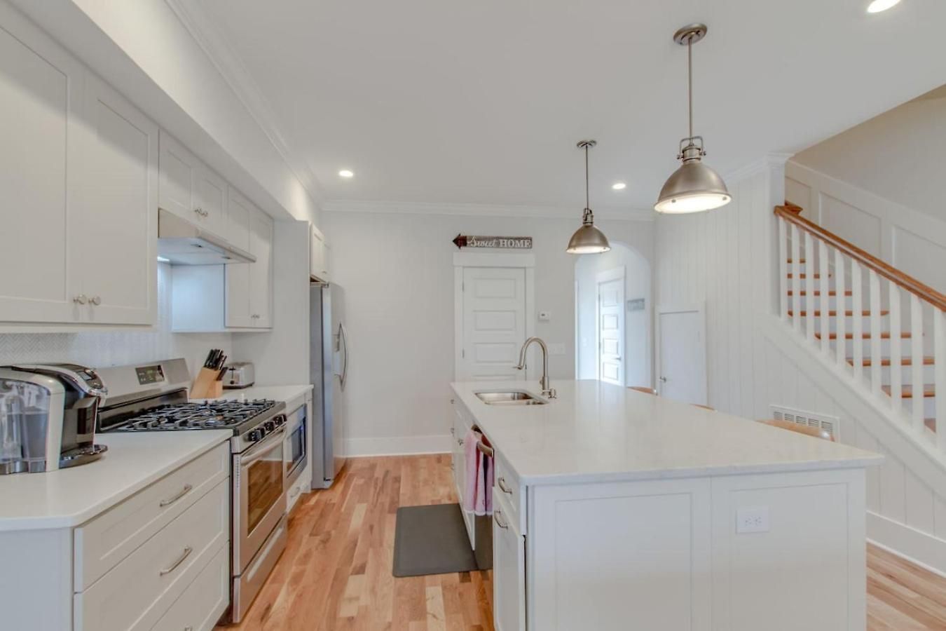 East Nash Luxury Four Bedrooms Huge Rooftop Patio