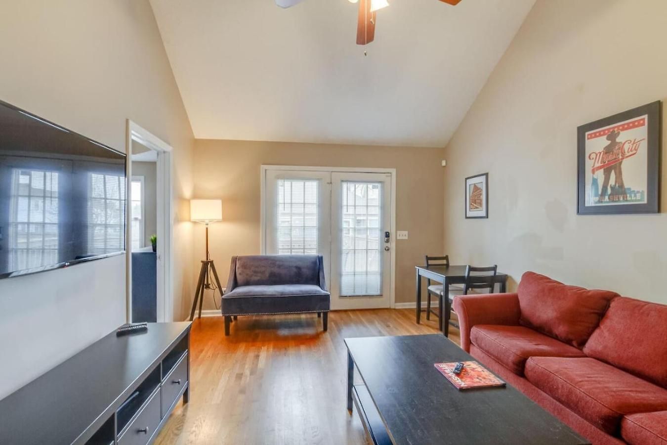 Bright And Fresh Large Backyard Minutes To Broadway Nashville