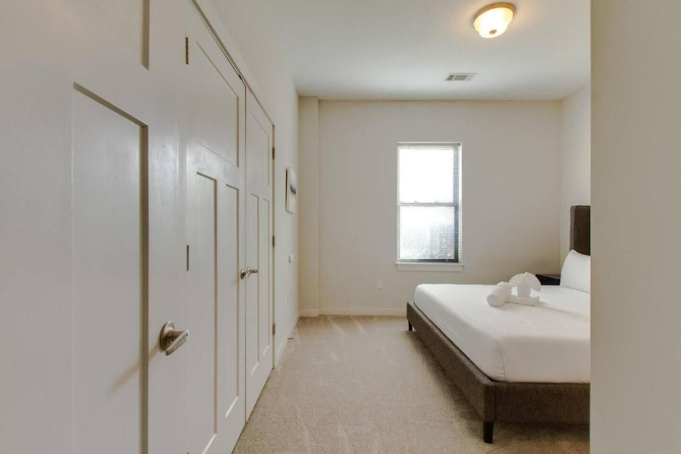 Contemporary Music Row Belmont Area Apartment *