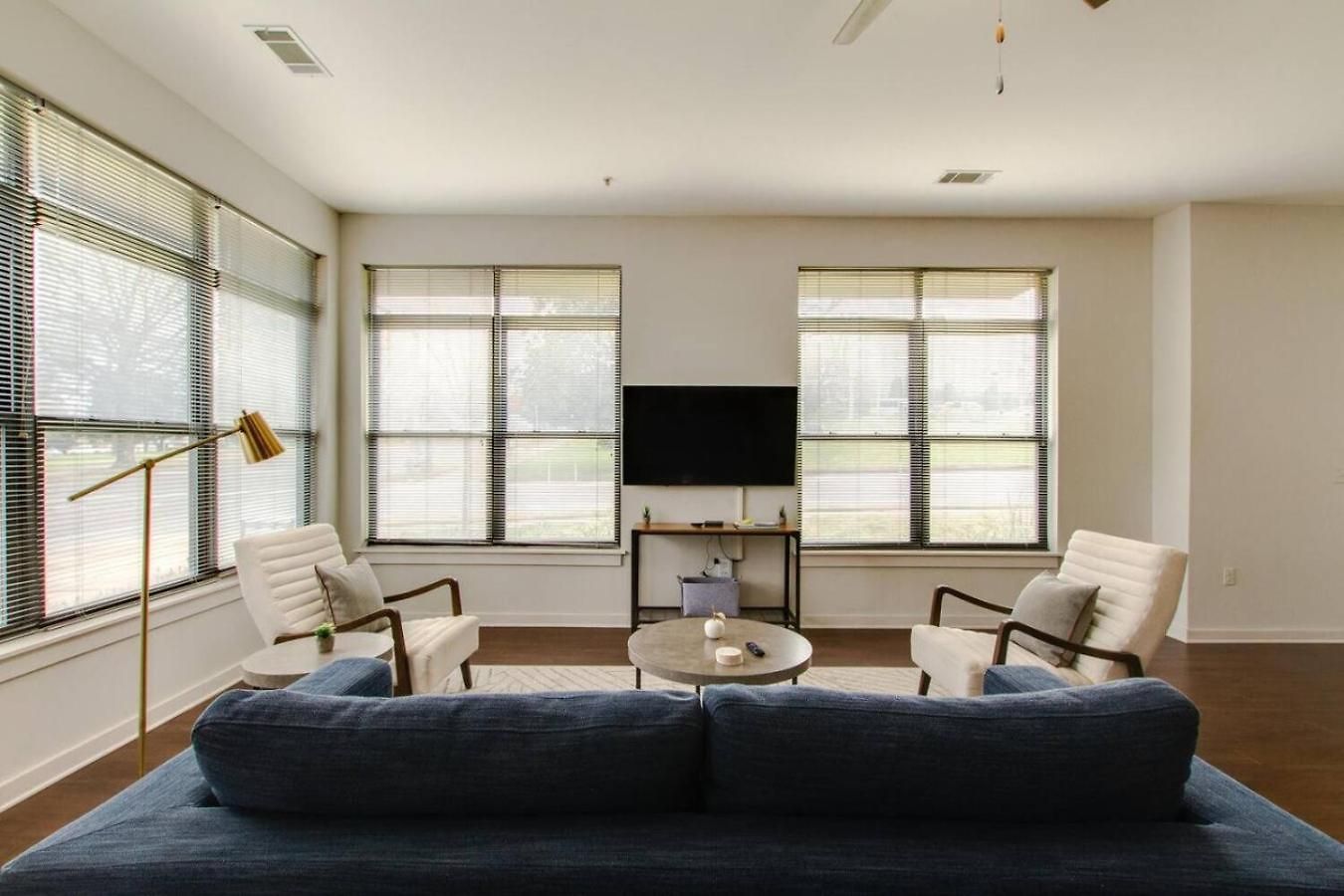 Apartment Contemporary Music Row Belmont Area