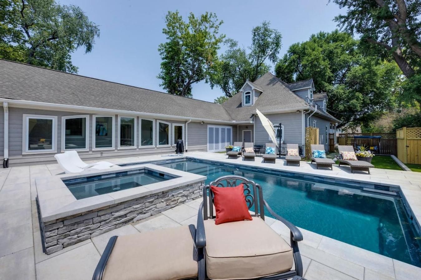 Ultimate Luxury Retreat Mega Mansion Pool And Holiday home *