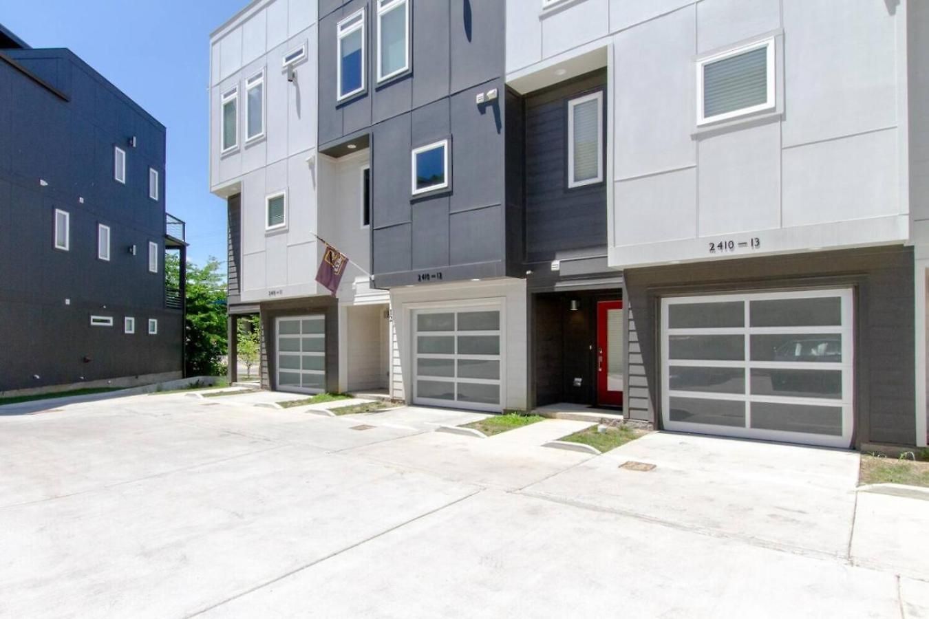 Chic Private Rooftop Minutes To Downtown Holiday home *