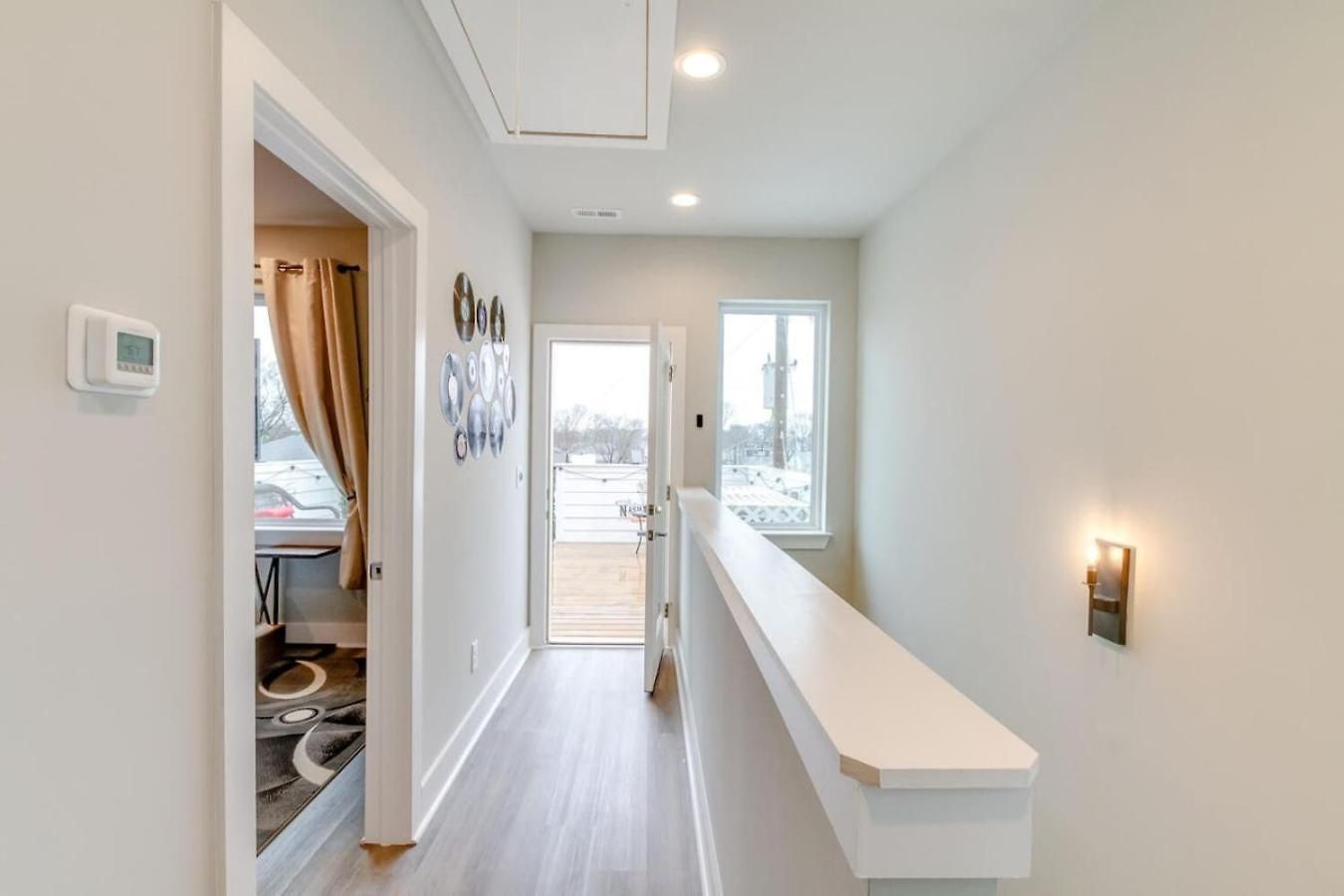 Spacious Contemporary Townhome With Private Rooftop *