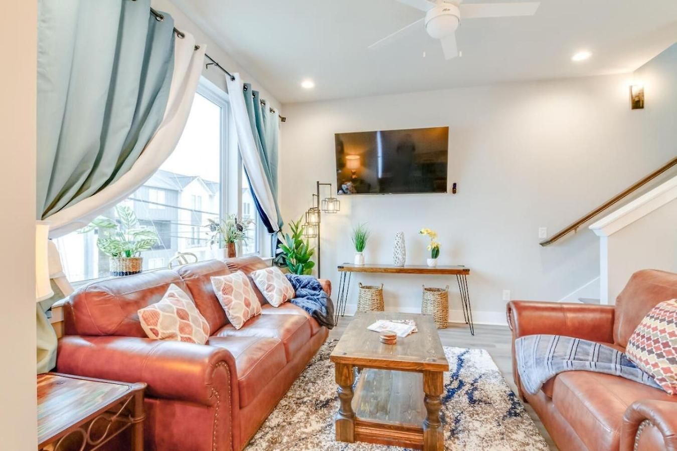 Holiday home Spacious Contemporary Townhome With Private Rooftop