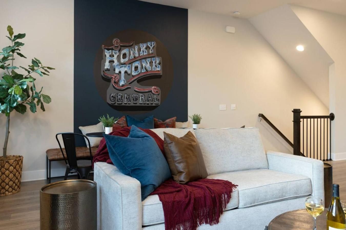 Large Royal Townhome Beautiful Design And Rooftop * Nashville