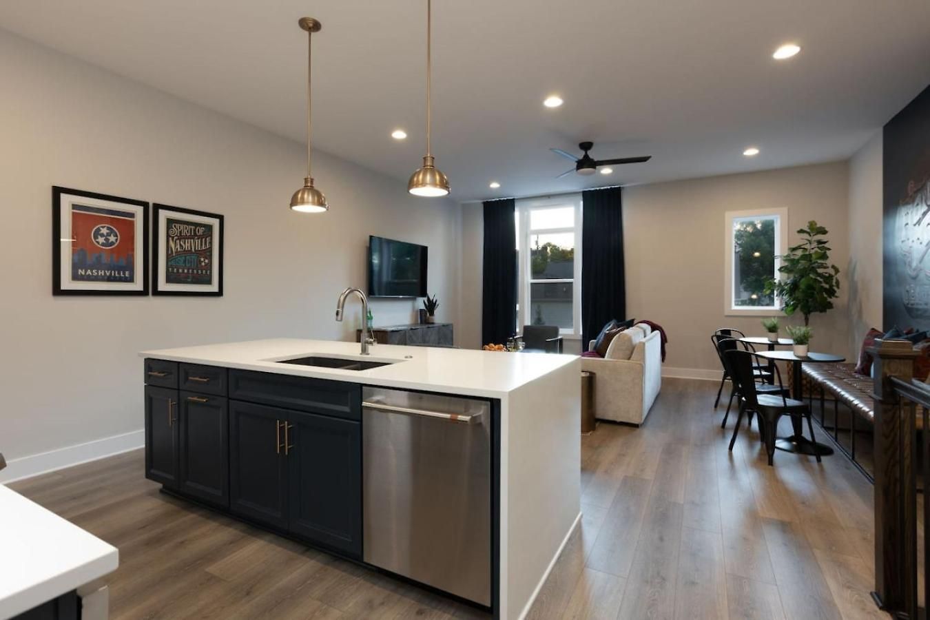 Large Royal Townhome Beautiful Design And Rooftop * Nashville