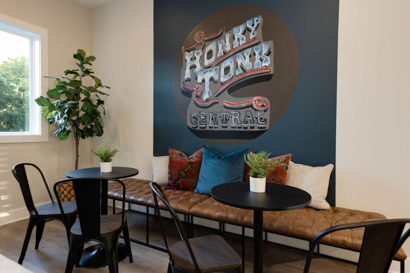 Large Royal Townhome Beautiful Design And Rooftop Holiday home *