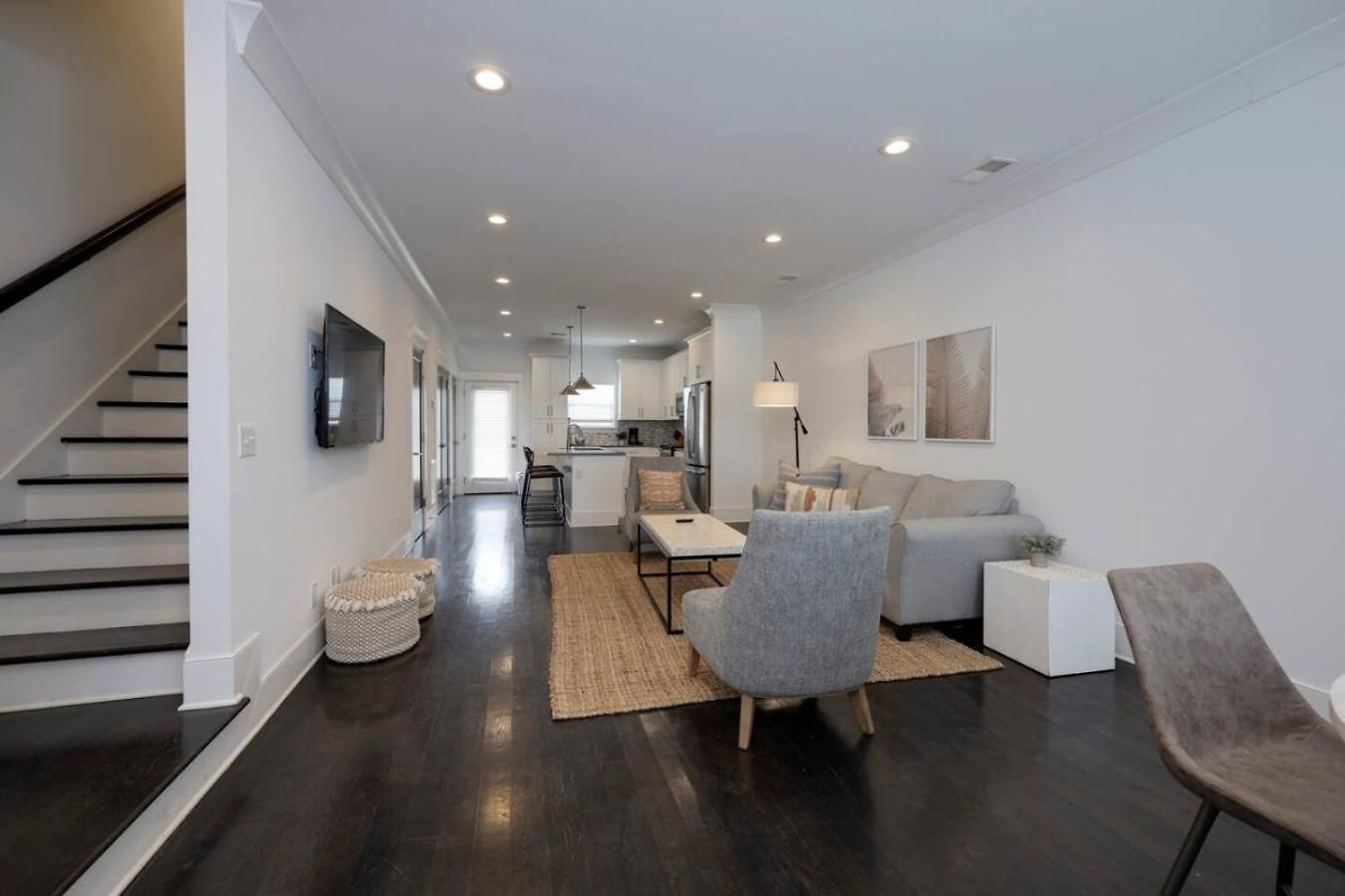 Minutes To Broadway Spacious Townhouse Holiday home Nashville