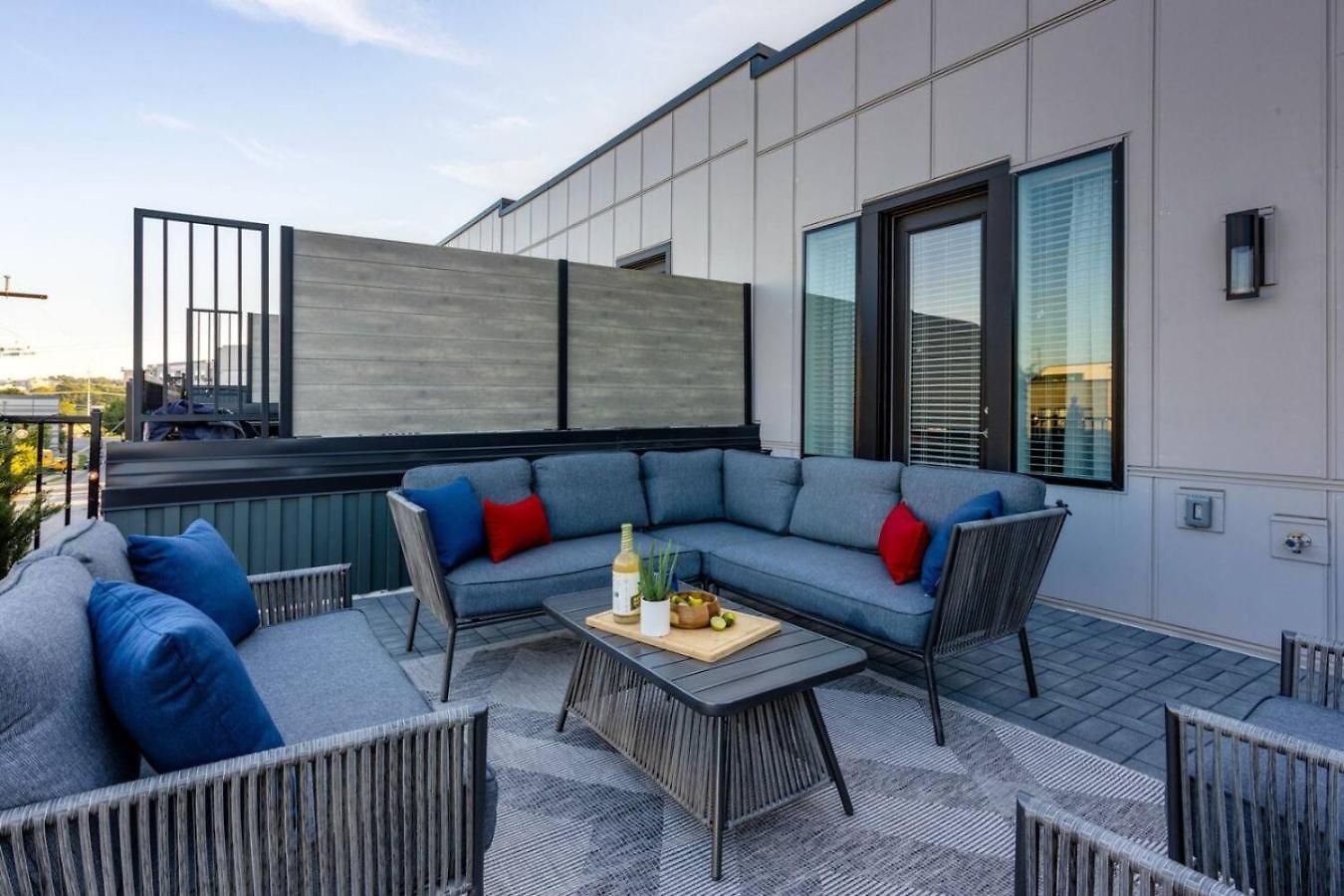 Large Royal Townhome Beautiful Design And Rooftop Nashville