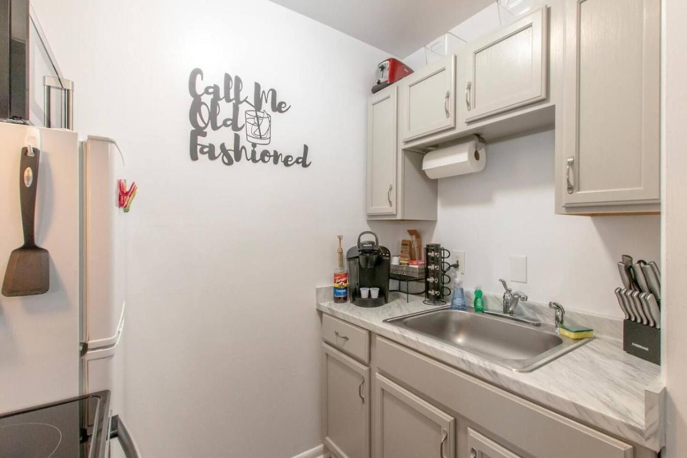 Delightful Charmer With Pool Access Holiday home