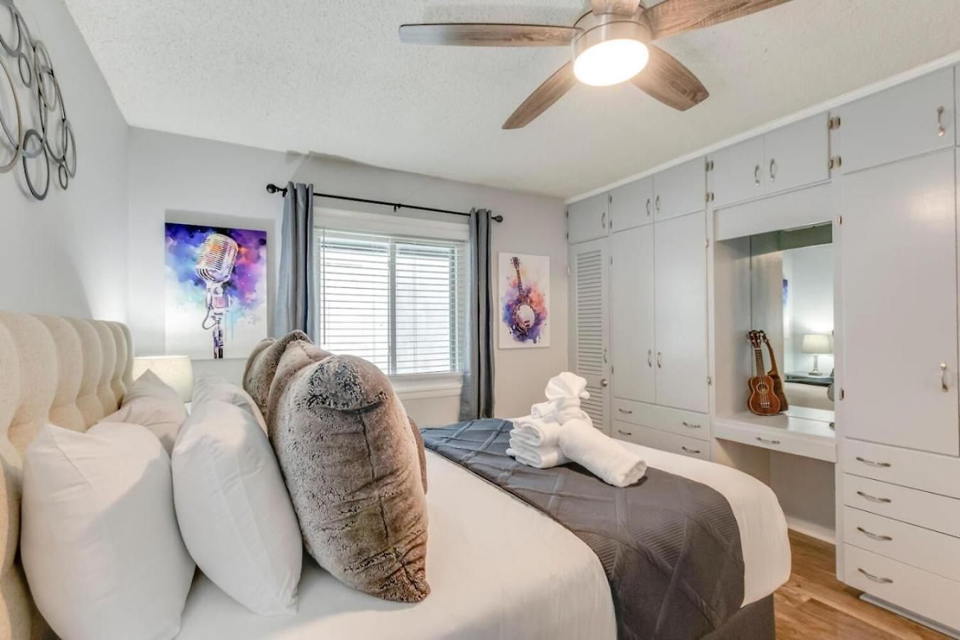 Delightful Charmer With Pool Access *