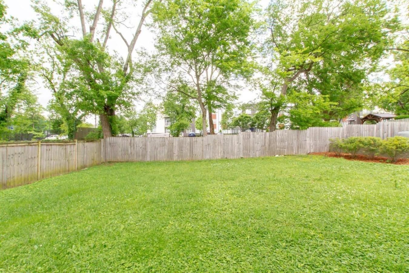 East Paradise 4 Bedroom Large Backyard