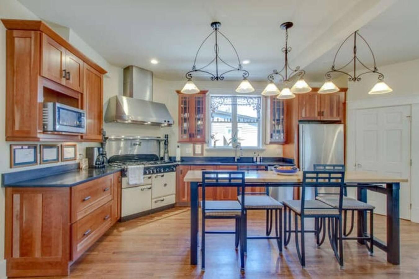 Huge Vandy Minutes To Downtown Walk To Grocery Holiday home Nashville