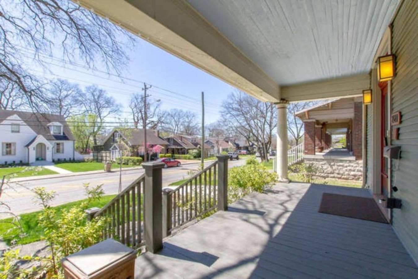 Holiday home Huge Vandy Minutes To Downtown Walk To Grocery *