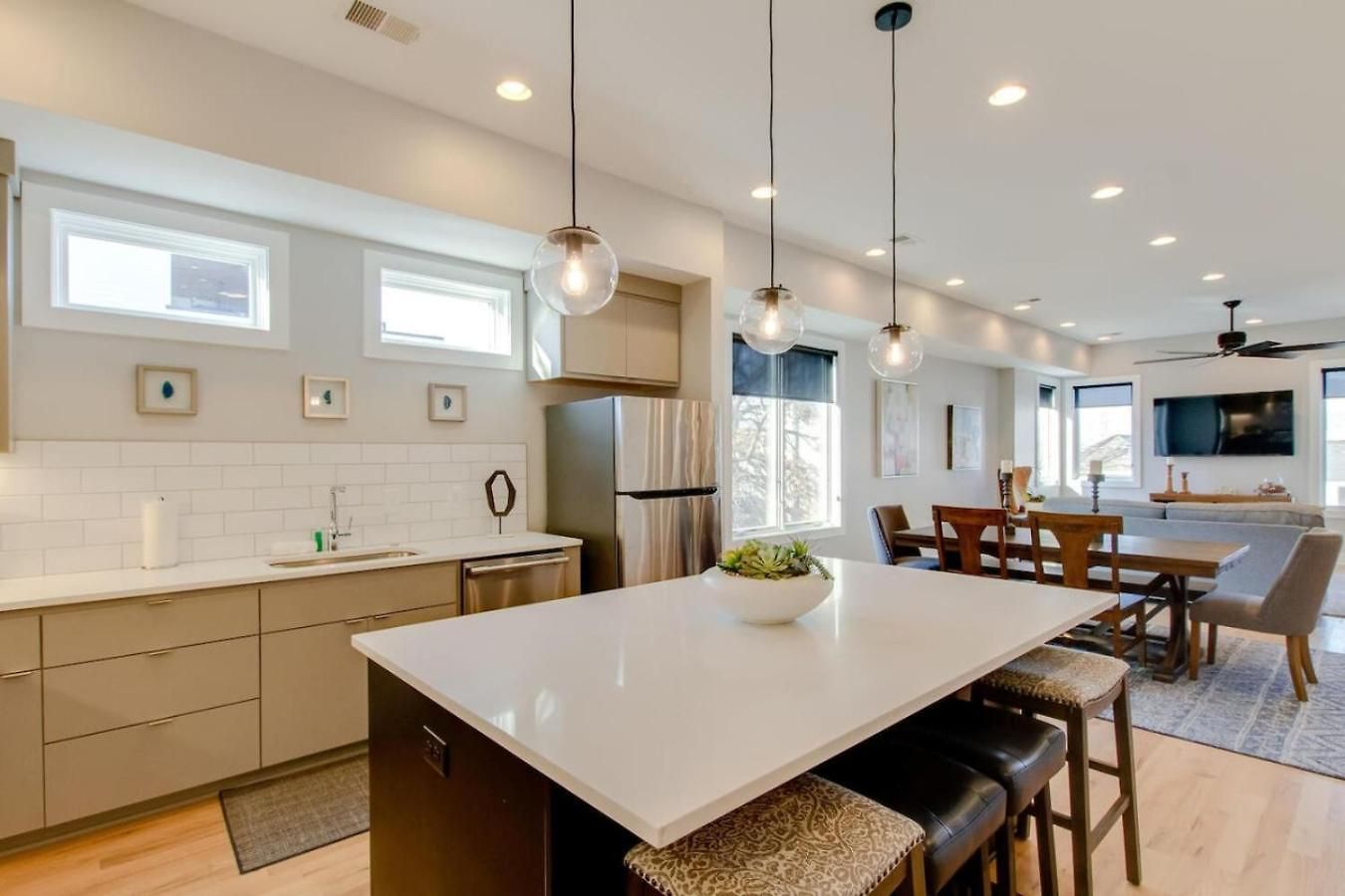 Panoramic View 8 Comfy Beds Multilevel Townhome Holiday home