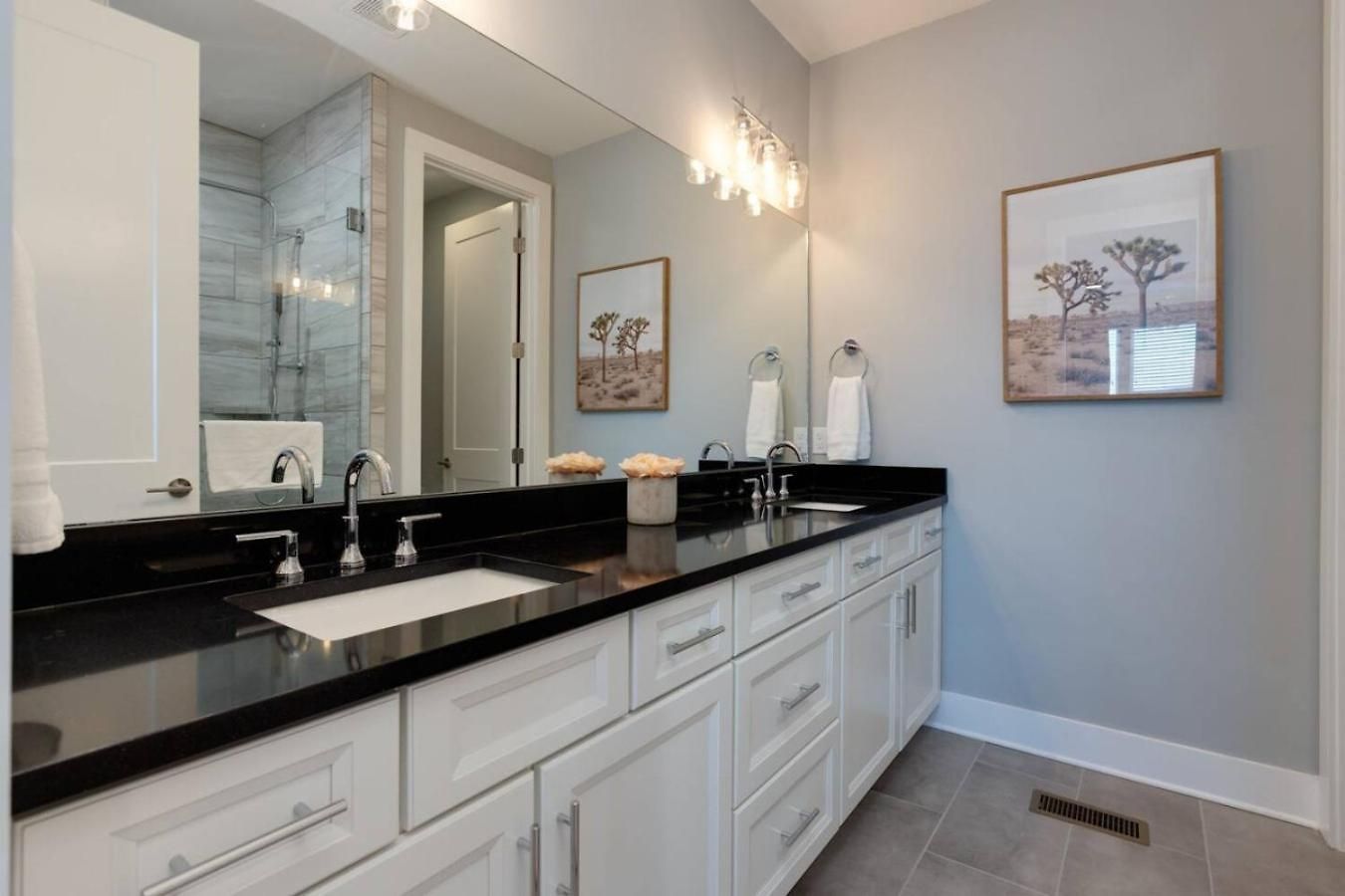 Luxury Downtown Townhome Elevated Skyline Views *