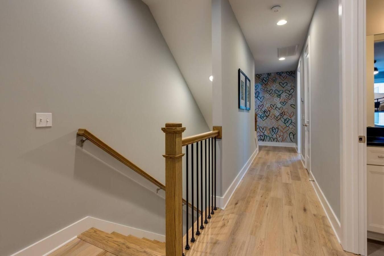 Luxury Downtown Townhome Elevated Skyline Views Holiday home *