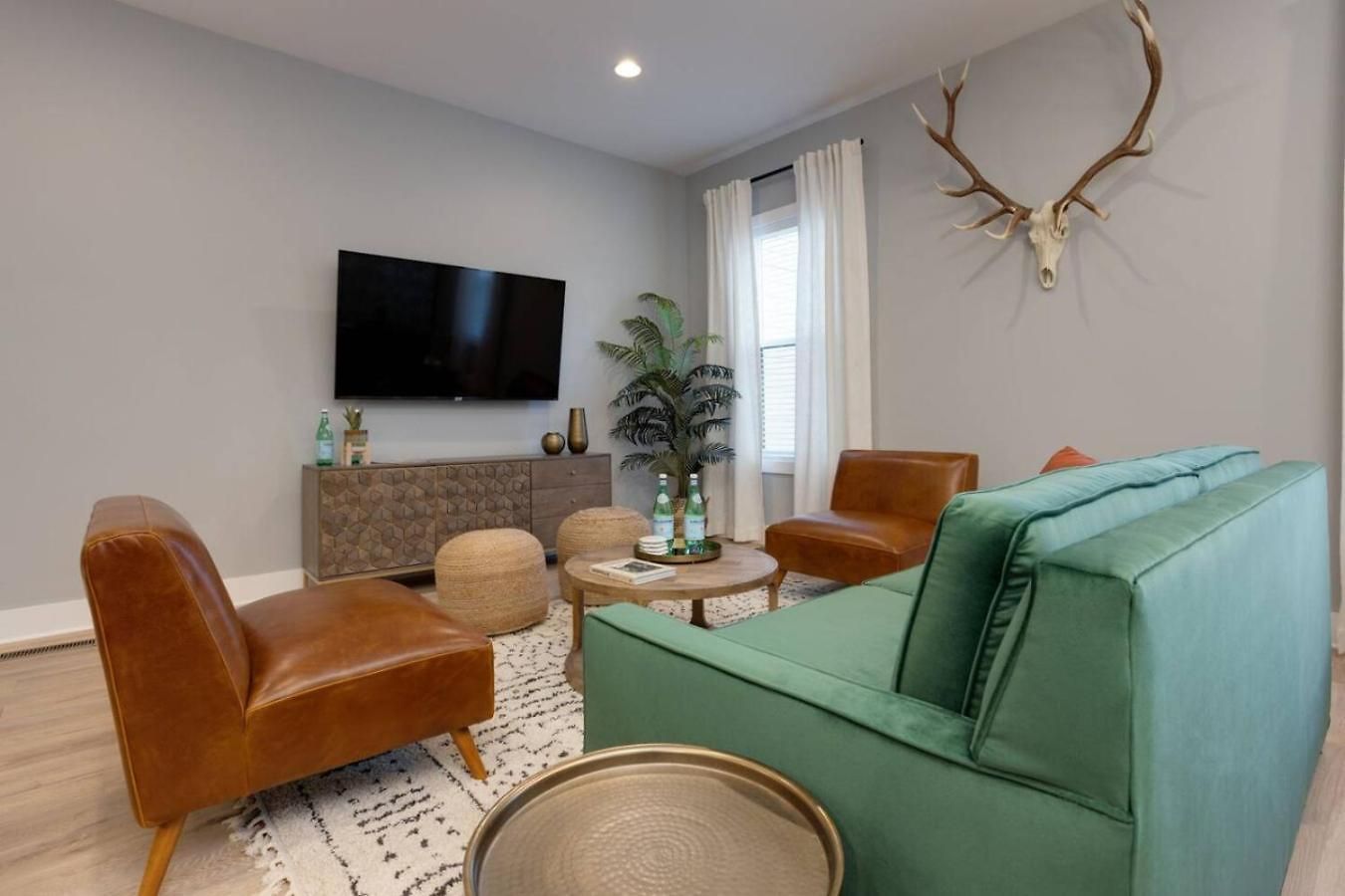 Luxury Downtown Townhome Elevated Skyline Views Holiday home Nashville