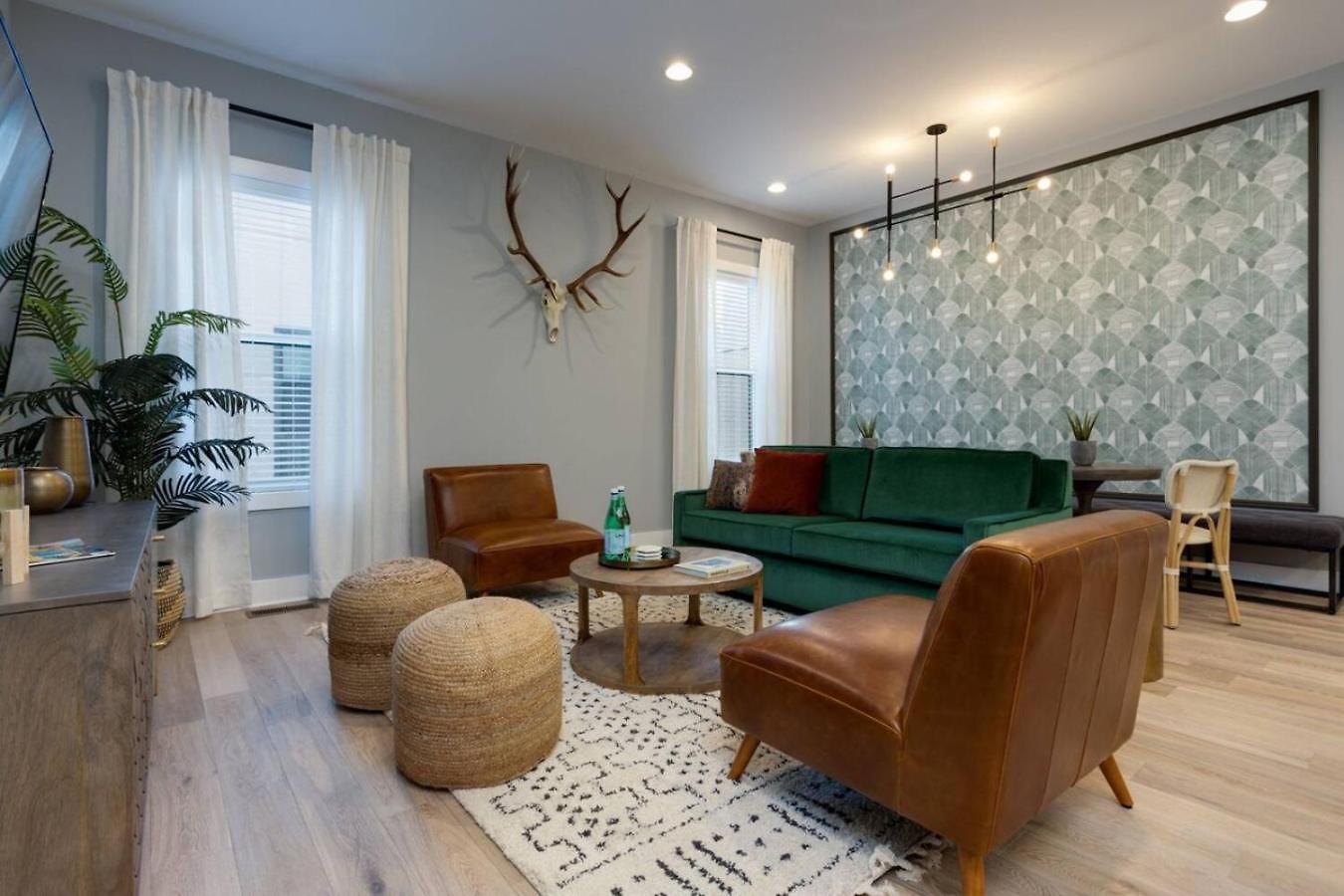 Luxury Downtown Townhome Elevated Skyline Views Holiday home Nashville