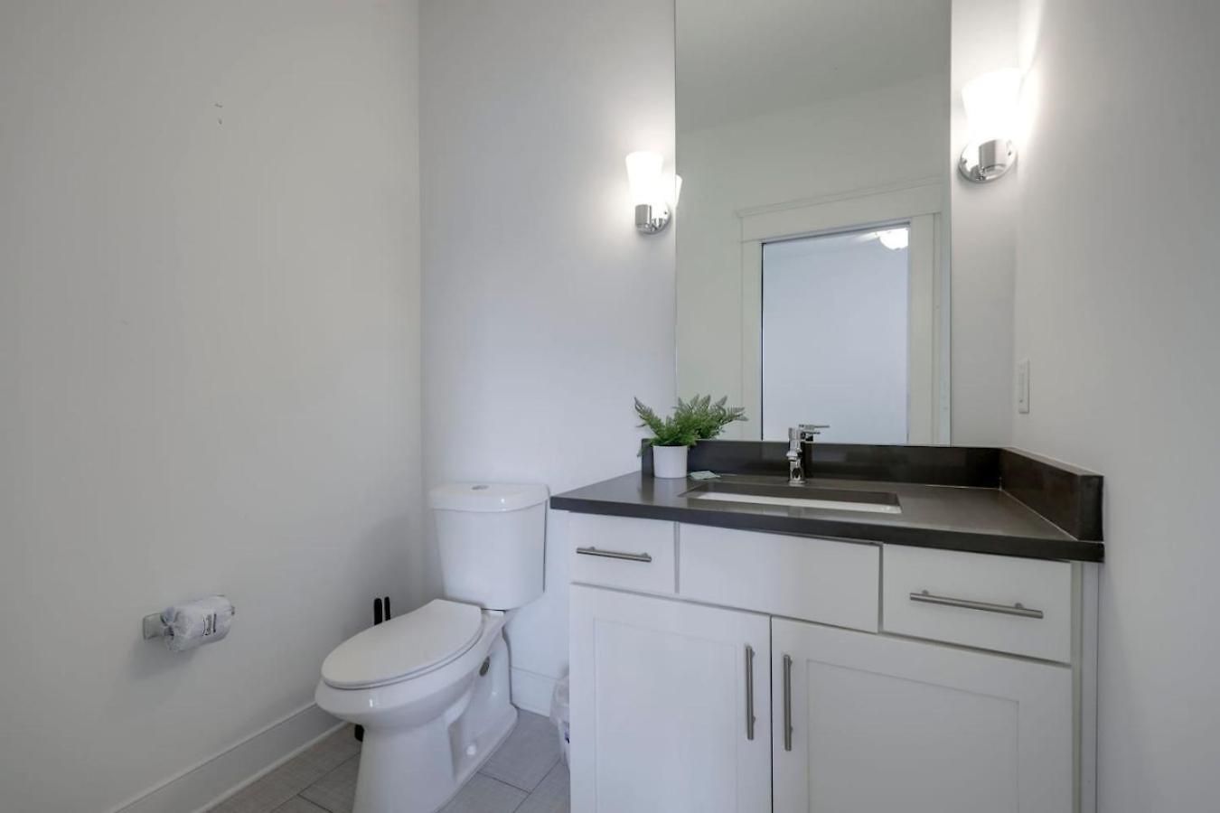 Holiday home Minutes To Broadway Luxurious Gated Townhome *